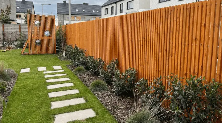 Timber fence made by A1 Fencing Hobart